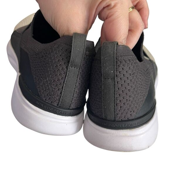 Welcome to my closet! - Picture 8 of 11